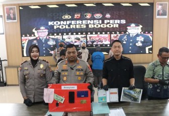 Kapolres Bogor AKBP Dr. Iman Imanuddin S.H., S.I.K.,M.H dalam konferensi persnya pada Jum'at (18/11) 