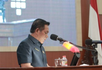Jaya Marta dari Fraksi PKB saat sampaikan pidato berkaitan tentang kesehatan di rapat paripurna DPRD Kota Bengkulu, Selasa (08/11/22).
