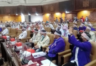 Para Nakes yang menyampaikan aspirasinya di DPRD Jatim, Senin 28 November 2022.