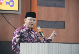 Gubernur Rohidin saat hadir dan berikan sambutan pada Sosialisasi Bengkulu Siap Migrasi Siaran Televisi Analog ke Siaran Televisi Digital, di Gedung Aula Endra Dharma Laksana Polres Kota Bengkulu, Selasa (04/10). 