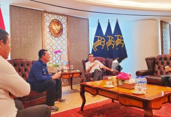 Gubernur Kepulauan Riau H. Ansar Ahmad dalam lawatannya ke DKI Jakarta bertemu langsung dengan Menteri Hukum dan Ham Yasonna H Laoly, Jum'at (23/9).