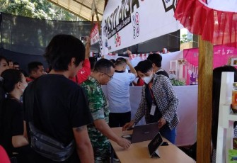 Dandim 1310/Bitung saat berkunjung di salah satu stand