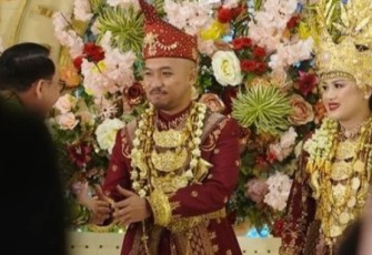 Resepsi Pernikahan Putri Kedua Bupati Pesisir Barat, Doktor Agus Istiqlal, yang bernama, Emyra Lil Adella Mazda dengan Sultan Mochammad Fahdli, Putra ketiga Bapak Ir. Ilman Gazali dari Kota Bandung, Jawa Barat. 