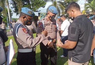 Pengecekan personil polres Bitung