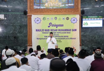 Gubernur Kepulauan Riau H. Ansar Ahmad pada Acara Peringatan Maulid Nabi Muhammad SAW 1444 H Tingkat Provinsi Kepri bersama TQN Pondok Pesantren Suryalaya Kepri di Batam, Sabtu (08/10).