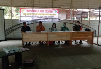 Danramil Manuhing (Paling kanan) saat Hadiri Musdes RKPDes Desa Luwuk Tukau Tahun Anggaran 2023