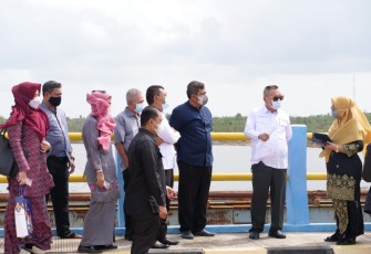  Kepala Dinas PUPR Bintan, Herry Wahyu usai menerima Kunjungan Komisi I DPRD Kepri di Waduk Embung Air Baku Hulu Bukit Batu
