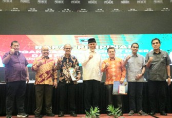 Gubernur Sumbar Mahyeldi memimpin Rapat OPD dan Pejabat Eselon III di Lingkup Pemprov Sumbar 2022 di The ZHM Premiere Hotel & Convention, Padang.