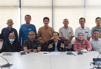 Foto bersama seusai rapat di aula Kantor Cabang PT Jasa Raharja, Jalan S Parman Kelurahan Tanah Patah Kecamatan Ratu Agung Kota Bengkulu, Kamis (21/4/2022).
