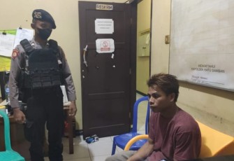 Pria Mencurigakan Bawa Sajam Diamankan Polisi