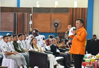 Gubernur Ansar saat Buka Acara Pencegahan Radikalisme dan Terorisme di Kalangan Pelajar SMA/SMK Batam