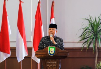 Gubernur Rohidin saat buka Konferensi Internasional ke-2 Sains dan Ilmu Fisika Terapan (The Second International Conference on Science and Applied Physics) Tahun 2022, sekaligus menjadi Keynote Speaker bertajuk "Bengkulu Tourism Between Potential and Threat of Disaster" (Kondisi Pariwisata Bengkulu Diantara Potensi dan Ancaman Bencana), di Balai Raya Semarak Bengkulu, Jum'at (09/09). 