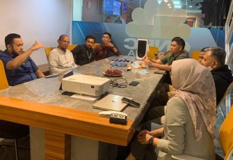 Wali Kota Padang Panjang memaparkan potensi ekonomi Kota Padang Panjang kepada Redaksi Media CNBC di Jakarta.