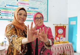 Ketua TP PKK Derta Rohidin saat Supervisi 10 program pokok PKK di Kecamatan Selupu Rejang Kabupaten Rejang Lebong, Rabu (19/10). 