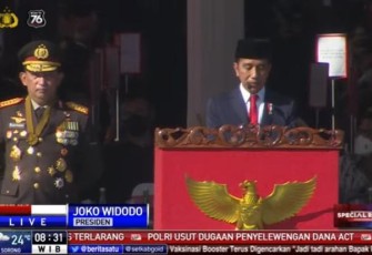 Presiden Republik Indonesia Ir. Joko widodo saat memimpin Upacara Puncak peringatan hari Bhayangkara ke - 76