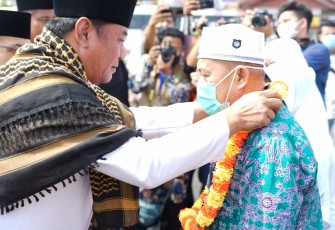 Wagub Rosjonsyah saat Sambut Jemaah Haji Bengkulu Kloter 2