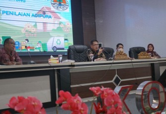 Wakil walikota Bitung saat membuka sosialisasi persiapan penilaian Adipura
