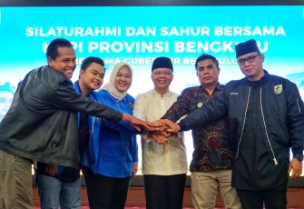 Foto bersama Gubernur Bengkulu dan Pemuda
