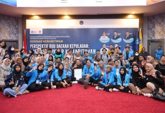 Gubernur Kepulauan Riau H.Ansar Ahmad, SE,.MM di kampus Universitas Maritim Raja Ali Haji (UMRAH) di Dompak, Kamis (3/11)