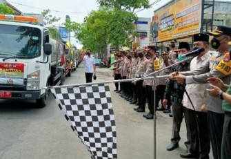 Kasdim Tulungagung saat Dampingi Kapolres Berangkatkan Bantuan Air Bersih untuk Masyarakat