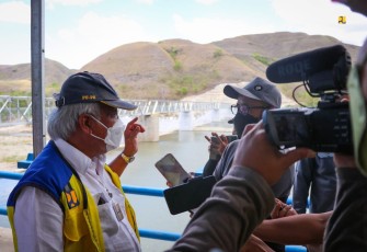  Menteri Basuki saat Tinjau Rehabilitasi Bendung Kambaniru NTT