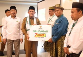 Gubernur Ansar sebagai Duta Zakat dilakukan langsung oleh Ketua Badan Amil Zakat Nasional (BAZNAS) RI Prof. Noor Achmad pada pembukaan Rapat Koordinasi Tingkat Daerah BAZNAS Kepri di Hotel CK, Tanjungpinang, Selasa (25/10).