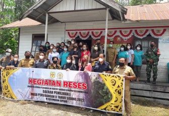 Foto Bersama usai gelaran Reses DPRD Gunung Mas 