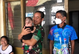 Dandim 1310/Bitung saatSambangi Anak Asuh Stunting dan Berikan Bantuan