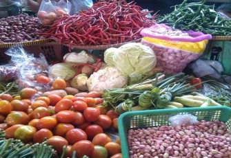 Harga kebutuhan pokok di Kabupaten Agam terpantau stabil di penghujung tahun ini.