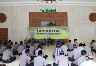 Suasana Binrohtal Polres Tulungagung, di Masjid Al Hafidz, Kamis (13/1/2022)