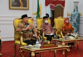 Gubernur Rohidin usai memberikan arahan bersama pelaku UMKM dan pedagang pasar 