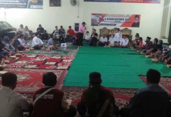 Anggota DPRD Jawa Timur, dr. Benyamin Kristianto Mars, saat reses di Desa Sambibulu, Kecamatan Tamah, Sidoarjo.