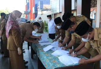 Penandatanganan Perjanjian Kinerja Pejabat Eselon III dan Eselon IV/Sub Koordinator Fungsional di Lingkungan Dinas Dukcapil Provinsi Bengkulu