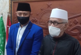 Ketum Partai Demokrat, Agus Harimurti Yudhoyono saat sowan ke kediaman Rais Am PBNU KH Miftachul Akhyar