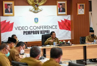 Gubernur Ansar, saat memimpin rapat evaluasi pelaksanaan kegiatan pembangunan APBD TA 2022 bersama OPD Pemprov Kepri