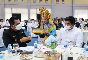 Gubernur Kepri, Ansar Ahmad, saat membuka Musrenbang tingkat Kabupaten Bintan, didampingi Plt Bupati Bintan, Roby Kurniawan