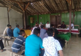 Warga Dukuh Payaman, Desa Nglobo, saat mediasi dengan Pertamina, Forkompimcam, Kades dan DPUPR Blora