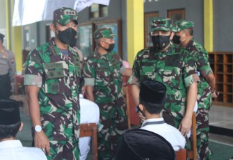 Dandim Kendal saat mendampingi Danrem 073/Makutarama 