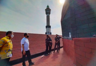Pengecekan Bupati pembangunan kubah masjid 