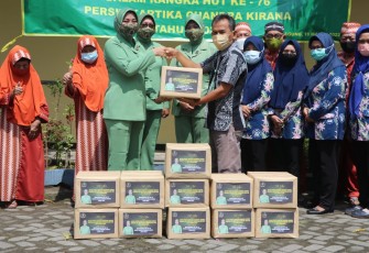 Tingkatkan Kepedulian Ke Lansia, Persit Kodim Tulungagung Gelar Baksos