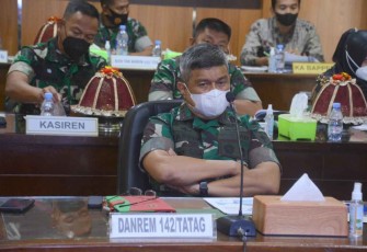 Danrem 142/Tatag Bersama Bupati Pasangkayu dan Ketua DPRD Vidcon dengan Aster Kasad