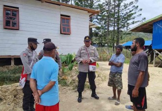 Sambangi Tokoh Adat, Berikan Rasa Aman Warga Distrik Oksibil 