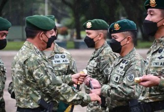 Pangdvif 3 Kostrad Pimpin Sertijab Pejabat Divif 3 Kostrad dan Komandan Brigif PR 3 dan Brigif Raider 20 Kostrad
