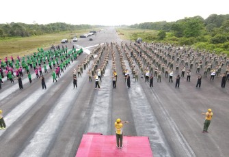 Sambut HUT Ke-76 Persit, Ketua Persit KCK Koorcab Rem 121 PD XII Tanjungpura Gelar Senam Bersama