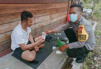 Pelayanan Kesehatan Tim Medis Satgas Binmas di Pos Brimob RRI 