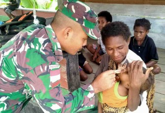 Pelayanan Kesehatan Satgas Yonif 126/KC, Gencarkan Datangi Rumah Masyarakat Perbatasan