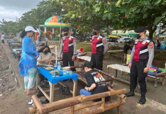 Tim Black Marlin Polisi Ingatkan Masyarakat Tetap Jaga Prokes dan Ajak Vaksinasi