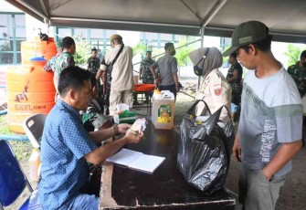 Gelar Pasar Murah Minyak Goreng, Meriahkan HUT Persit Kartika Chandra Kirana