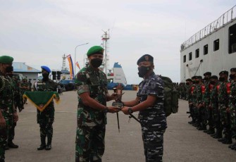 Masuk Balikpapan, KRI Banjarmasin-592 di Sambut Pangdam VI Mulawarman