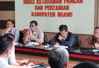 Kementan Bersama Kostraling dan Bulog Lakukan Serap Gabah di Ngawi